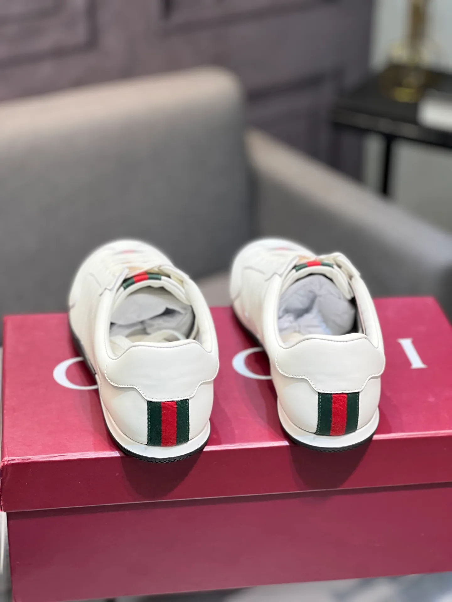 Men's shoes 💰580 Gucci Gucci small dirty shoes full series upgrade, long-term production GG Gucci series old casual small dirty shoes catwalk style ZP developed pure original version... metal double G crystal cylindrical mark... Gucc original pattern webbing... upper color rubbed cowhide matte stitching classic double G cloth, code number: 35-44 (female 41, male 45. Customization is not returnable) Fabric: original custom cowhide Inner: original custom cowhide Feet: original cowhide injection molding. Outsole: original open molding sole. Packaging: original full set of packaging. Color: official website updated simultaneously.